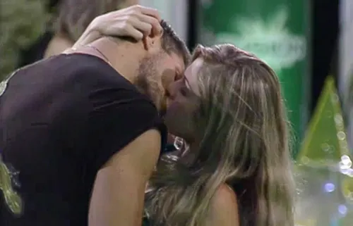 
					Jonas Sulzbach já beijou 5 mulheres no BBB; relembre romances
				
				