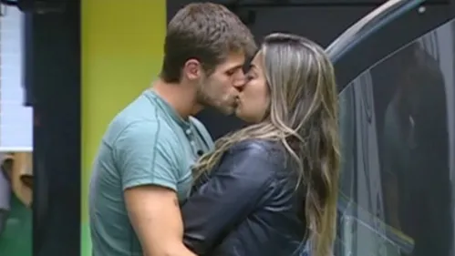 
					Jonas Sulzbach já beijou 5 mulheres no BBB; relembre romances
				
				