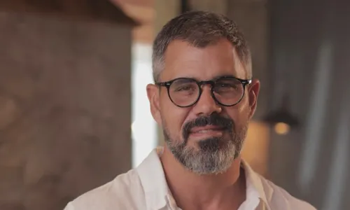 
					Juliano Cazarré é massacrado por famosos após abrir curso para homens
				
				