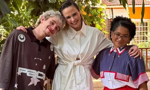 
					Juliano Floss tem reencontro emocionante com Marina Sena e se declara
				
				