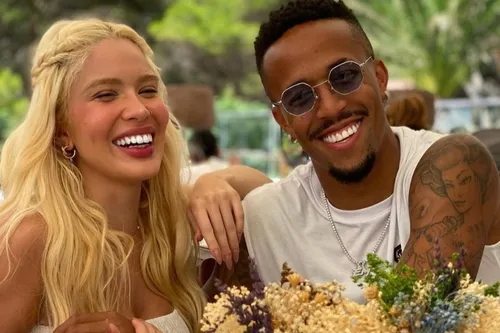 
					Karoline Lima combina biquíni com a filha e exibe boa forma; FOTOS
				
				