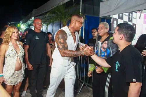 
					Léo Santana abre o jogo de rivalidade com artistas no Carnaval
				
				