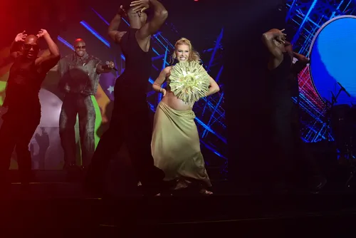 
					Léo Santana e Lore Improta confirmam estreia de Liz no Carnaval 2026
				
				