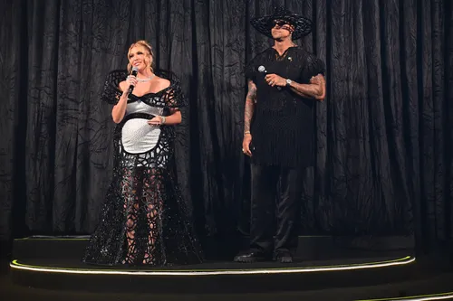 
					Léo Santana e Lore Improta confirmam estreia de Liz no Carnaval 2026
				
				