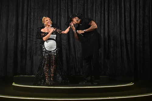 
					Léo Santana e Lore Improta confirmam estreia de Liz no Carnaval 2026
				
				