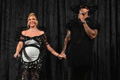 
					Léo Santana e Lore Improta confirmam estreia de Liz no Carnaval 2026
				
				