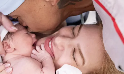 
					Léo Santana faz festa em comemoração ao nascimento de Levi; VÍDEO
				
				