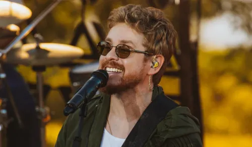 
					Levi Alvim reúne sucessos do forró em novo audiovisual intimista
				
				