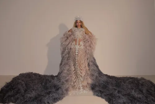 
					Lore Improta brinca com 'imitação' de Beyoncé em look no Met Gala
				
				