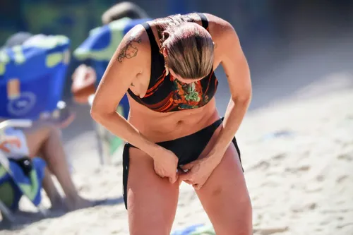 
					Luana Piovani curte praia do Rio com biquíni ousado e chama atenção
				
				