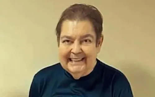 
					Luciano Huck quebra o protocolo e faz homenagem a Faustão no SBT
				
				