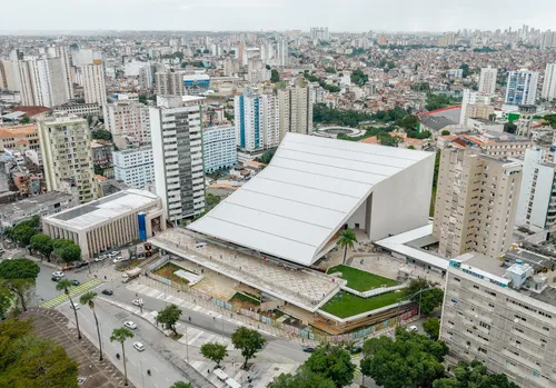 
					Lula participa da reabertura do Teatro Castro Alves em Salvador
				
				