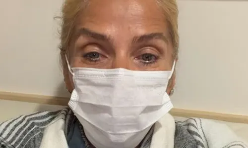 
					Mãe de Adriane Galisteu é internada e apresentadora expõe angústia
				
				