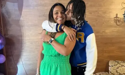 
					Mãe de Oruam se desespera após fuga e pede socorro por filho
				
				