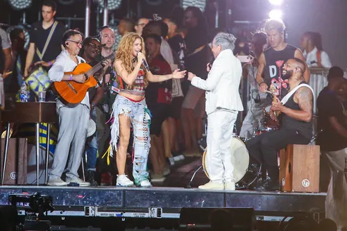 
					Maria Bethânia e Caetano Veloso ensaiam com Shakira para show no Rio
				
				