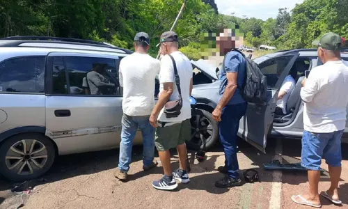 
					Médico suspeito de matar duas pessoas em acidente na Bahia é preso
				
				