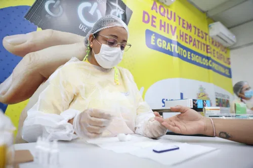 
					Ministro da Saúde visita posto de testagem no Carnaval de Salvador
				
				