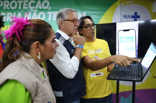 
					Ministro da Saúde visita posto de testagem no Carnaval de Salvador
				
				