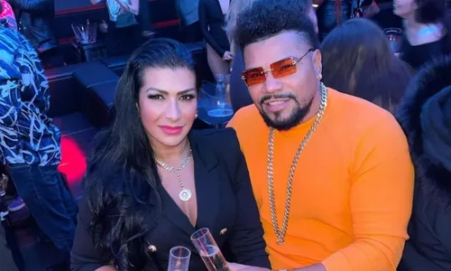 
					Moranguinho expõe desconforto em camarim de Naldo e é atacada: 'Corna'
				
				