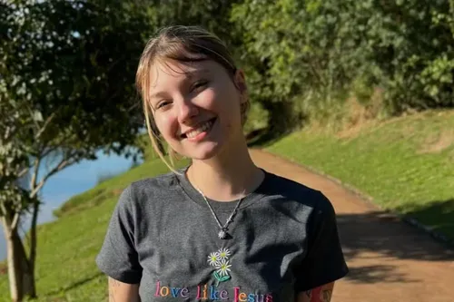 
					Pai de Isabel Veloso faz desabafo após morte da filha: 'Negligência'
				
				