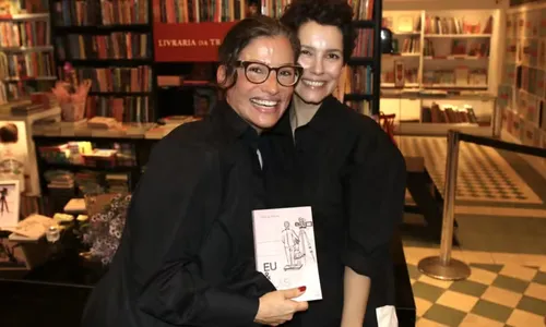 
					Murilo Benicio faz aparição surpresa em evento da ex Cecília Malan
				
				