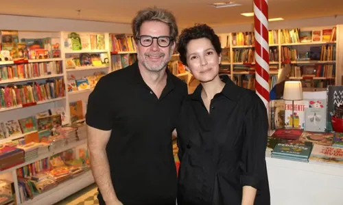 
					Murilo Benicio faz aparição surpresa em evento da ex Cecília Malan
				
				