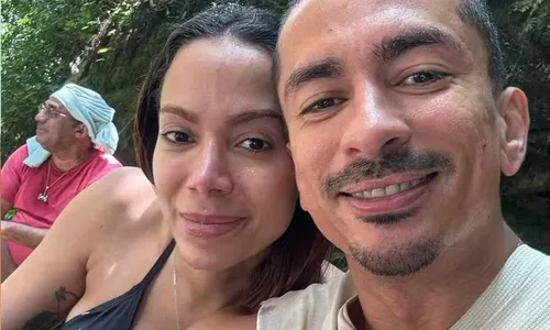 
					Namorada do irmão de Anitta é expulsa por policiais após prisão
				
				