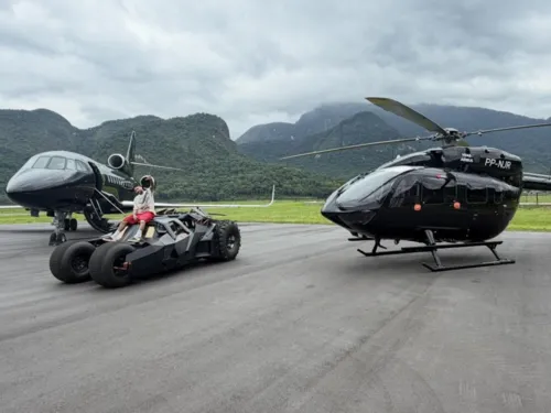 
					Neymar se apresenta à Seleção com 'Bat-helicóptero'; valor impressiona
				
				