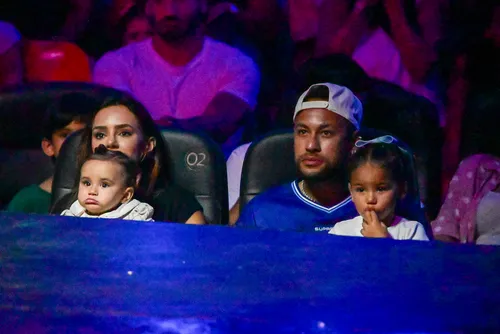 
					Neymar surge em circo e web detona: ‘Bom filho à casa torna’
				
				