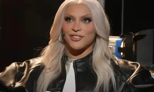 
					Pabllo Vittar expõe fim de namoro: 'Mostrava foto íntima minha'
				
				