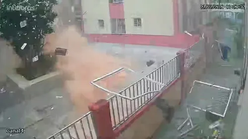 
					Parecer pede demolição de parte de prédio que pegou fogo em Salvador
				
				