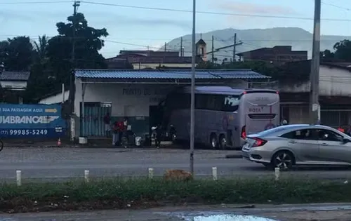 
					Pelo menos dois morrem após ônibus invadir rodoviária na Bahia
				
				
