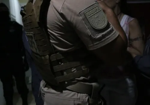 
					Polícia liberta seis reféns e prende cinco faccionados em Salvador
				
				