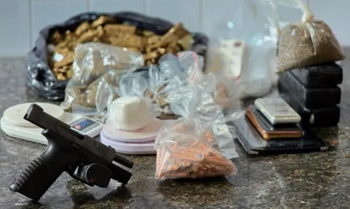 
					Polícia prende homem e apreende drogas em bairro de Salvador
				
				