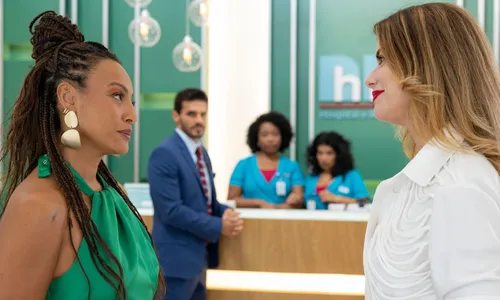 
					Por Você: Alinne Moraes reage a vilãs virais e defende antagonista
				
				