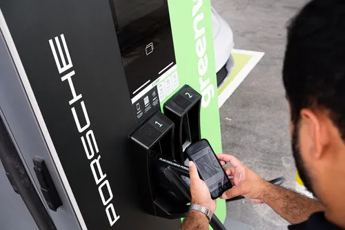 
					Porsche tem ponto de carregamento rápido exclusivo em Feira de Santana
				
				