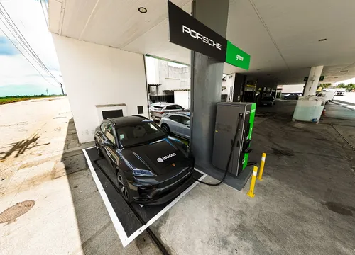 
					Porsche tem ponto de carregamento rápido exclusivo em Feira de Santana
				
				