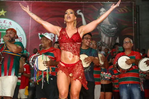 
					Presidente da Grande Rio abre o jogo de retorno de Paolla Oliveira
				
				