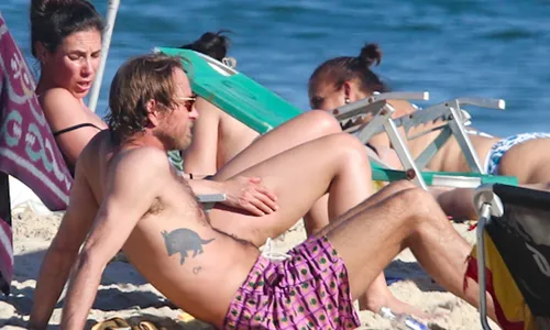 
					Príncipe de Mônaco e esposa surpreendem com dia de praia em Ipanema
				
				