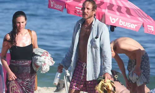 
					Príncipe de Mônaco e esposa surpreendem com dia de praia em Ipanema
				
				