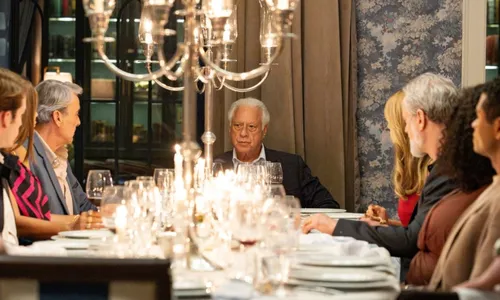 
					Quem Ama Cuida: Arthur causa pandemônio na família ao revelar casório
				
				