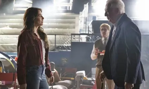 
					Quem Ama Cuida: Arthur quebra protocolo e se humilha por Adriana
				
				
