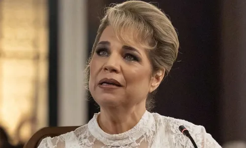 
					Quem Ama Cuida: Ingrid dá rasteira na mãe e ajuda Adriana em vingança
				
				