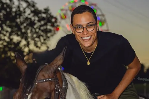 
					Quem é Raphael Sousa Oliveira, criador da 'Choquei' preso pela PF
				
				