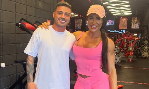 
					Ex de Rayane Figliuzzi resgata trisal e selinho de Belo em filho com ameaças: 'Rola droga'
				
				