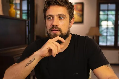 
					Rafael Cardoso sofre recaída e é internado em clínica de reabilitação
				
				