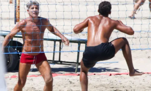
					Renato Gaúcho curte folga do Vasco na praia e físico impressiona; veja
				
				