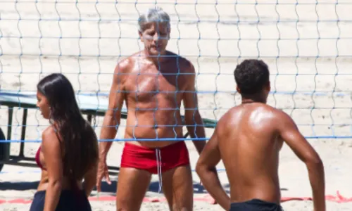 
					Renato Gaúcho curte folga do Vasco na praia e físico impressiona; veja
				
				