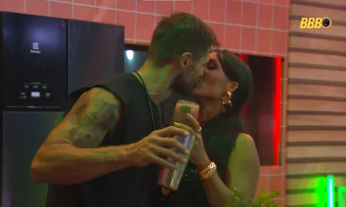 
					BBB 26: Maxiane é detonada após beijar Jonas em festa: 'Humilhação'
				
				