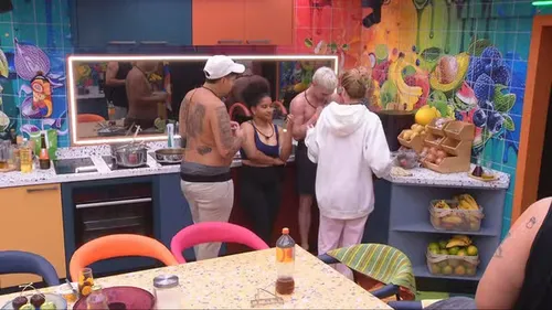 
					Resumo BBB 26: quarteto do Quarto Branco entra na casa e Pedro surta
				
				